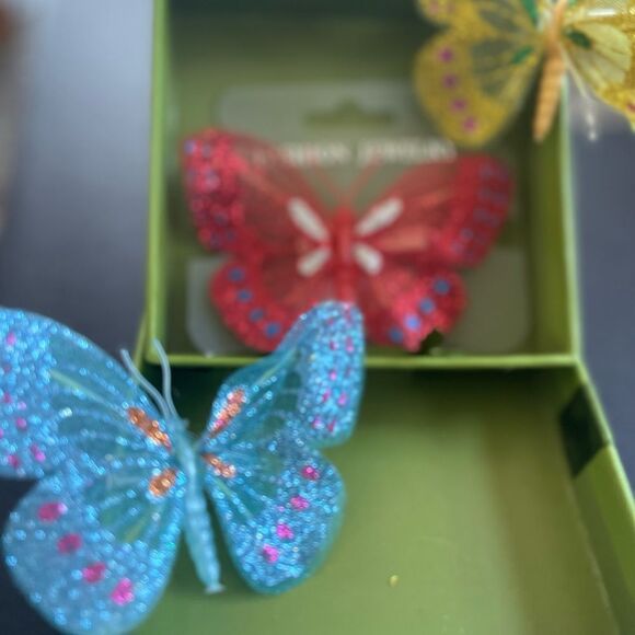 Butterfly glitter fabric haircuts - Picture 2 of 3